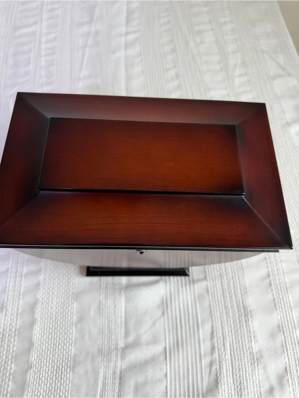 Vintage Cherry Mahogany Wood Bombay Company Chest. 1992-1996 Taiwan